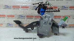 Used Clutch pedal Renault Clio Price on request offered by Gebr.Klein Gunnewiek Ho.BV