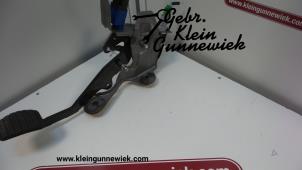 Used Clutch pedal Renault Captur Price on request offered by Gebr.Klein Gunnewiek Ho.BV
