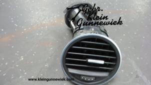 Używane Kratka wentylacyjna deski rozdzielczej Volkswagen Beetle Cena na żądanie oferowane przez Gebr.Klein Gunnewiek Ho.BV