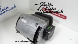 Używane Kratka wentylacyjna deski rozdzielczej Volkswagen Phaeton Cena na żądanie oferowane przez Gebr.Klein Gunnewiek Ho.BV