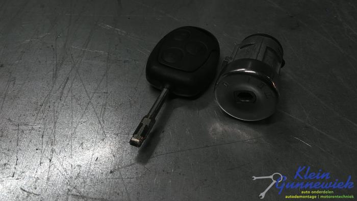 Używane Stacyjka + Kluczyk Ford Mondeo Cena € 26,00 Procedura marży oferowane przez Klein Gunnewiek Autodemontage & Motorentechniek