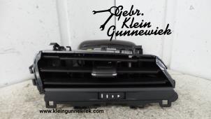 Używane Kratka wentylacyjna deski rozdzielczej Volkswagen T-Roc Cena na żądanie oferowane przez Gebr.Klein Gunnewiek Ho.BV