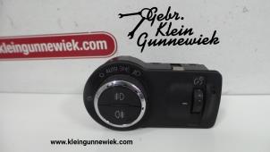 Gebrauchte Licht Schalter Opel Insignia Preis auf Anfrage angeboten von Gebr.Klein Gunnewiek Ho.BV