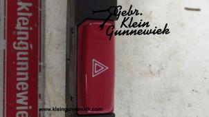 Usados Interruptor de luz de pánico Alfa Romeo GT Precio de solicitud ofrecido por Gebr.Klein Gunnewiek Ho.BV