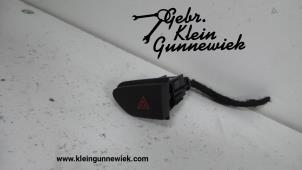 Used Panic lighting switch Renault Clio Price on request offered by Gebr.Klein Gunnewiek Ho.BV