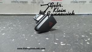 Used Panic lighting switch Renault Clio Price on request offered by Gebr.Klein Gunnewiek Ho.BV