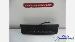 Usados Interruptor de luz de pánico Mercedes Vito Precio de solicitud ofrecido por Klein Gunnewiek Autodemontage & Motorentechniek