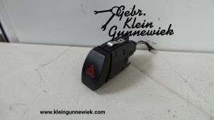 Używane Przelacznik swiatel awaryjnych BMW X4 Cena na żądanie oferowane przez Gebr.Klein Gunnewiek Ho.BV