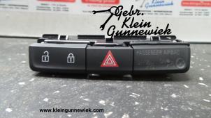 Używane Przelacznik swiatel awaryjnych Opel Zafira Cena na żądanie oferowane przez Gebr.Klein Gunnewiek Ho.BV