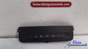 Usados Interruptor de luz de pánico Mercedes Vito Precio de solicitud ofrecido por Klein Gunnewiek Autodemontage & Motorentechniek