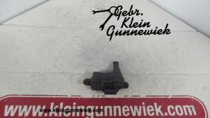 Usagé Moteur verrouillage centrale des portes Volkswagen Passat Prix € 15,00 Règlement à la marge proposé par Gebr.Klein Gunnewiek Ho.BV