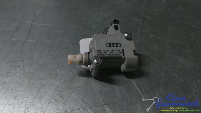Fuel tank cap lock