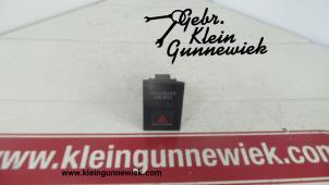 Gebrauchte Panikbeleuchtung Schalter Volkswagen Golf Preis auf Anfrage angeboten von Gebr.Klein Gunnewiek Ho.BV