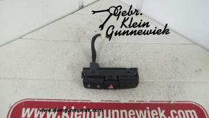 Gebrauchte Panikbeleuchtung Schalter Opel Insignia Preis auf Anfrage angeboten von Gebr.Klein Gunnewiek Ho.BV