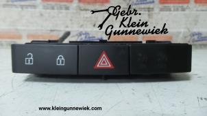 Usados Interruptor de luz de pánico Opel Astra Precio de solicitud ofrecido por Gebr.Klein Gunnewiek Ho.BV