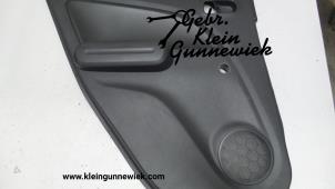 Używane Tapicerka drzwi lewych tylnych wersja 4-drzwiowa Opel Agila Cena na żądanie oferowane przez Gebr.Klein Gunnewiek Ho.BV