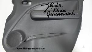 Używane Tapicerka drzwi prawych przednich wersja 4-drzwiowa Opel Agila Cena na żądanie oferowane przez Gebr.Klein Gunnewiek Ho.BV