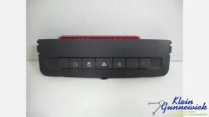 Usados Interruptor de luz de pánico Mercedes Vito Precio de solicitud ofrecido por Klein Gunnewiek Autodemontage & Motorentechniek