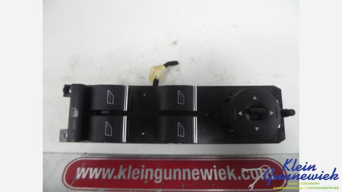 Usados Interruptor combinado de ventanillas Ford Kuga Precio € 28,00 Norma de margen ofrecido por Klein Gunnewiek Autodemontage & Motorentechniek