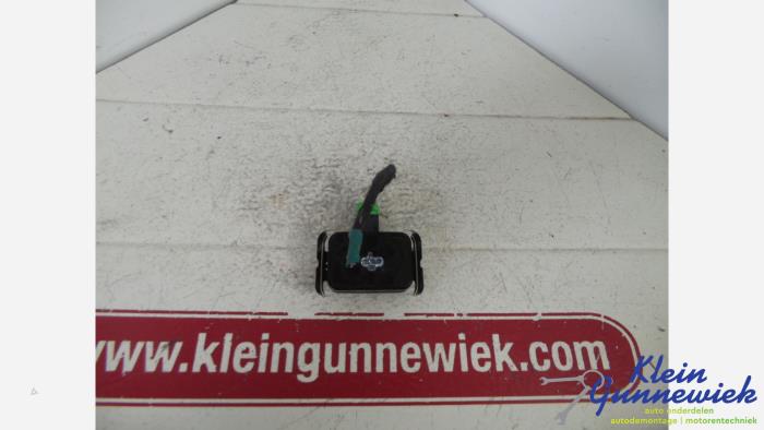 Begagnade Regnsensor Volvo XC70 Pris € 25,00 Marginaltabell erbjuds av Klein Gunnewiek Autodemontage & Motorentechniek