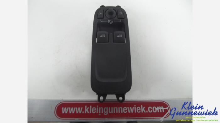 Usados Interruptor combinado de ventanillas Volvo C30 Precio € 15,00 Norma de margen ofrecido por Klein Gunnewiek Autodemontage & Motorentechniek