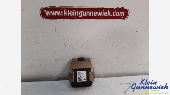 Begagnade Regnsensor Jaguar XE Pris € 20,00 Marginaltabell erbjuds av Klein Gunnewiek Autodemontage & Motorentechniek