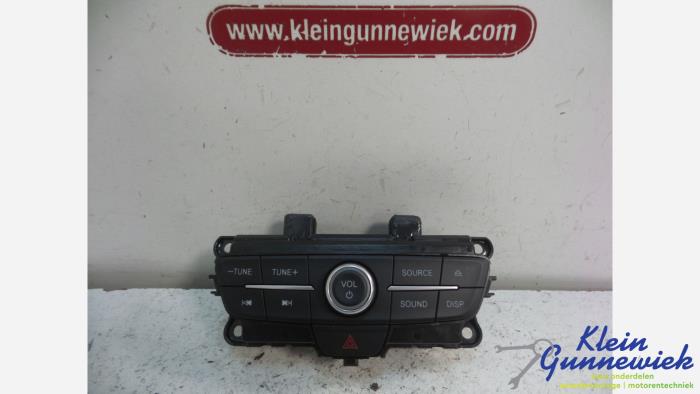 Używane Panel obslugi radia Ford Grand C-Max Cena € 30,00 Procedura marży oferowane przez Klein Gunnewiek Autodemontage & Motorentechniek