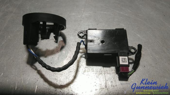 Używane Immobilizer Opel Astra Cena € 25,00 Procedura marży oferowane przez Klein Gunnewiek Autodemontage & Motorentechniek