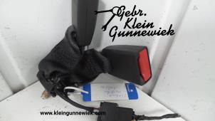 Usagé Attache ceinture arrière gauche Opel Karl Prix sur demande proposé par Gebr.Klein Gunnewiek Ho.BV