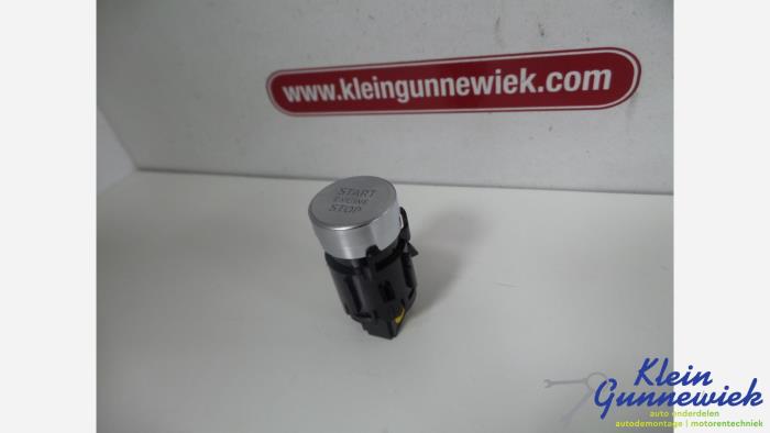 Używane Przelacznik Start/Stop Audi A8 Cena € 21,00 Procedura marży oferowane przez Klein Gunnewiek Autodemontage & Motorentechniek