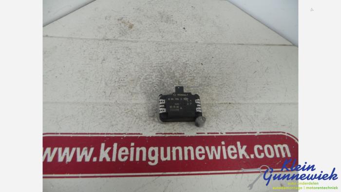 Begagnade Regnsensor Opel Vivaro Pris € 19,00 Marginaltabell erbjuds av Klein Gunnewiek Autodemontage & Motorentechniek
