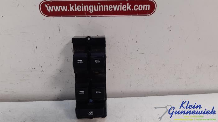 Usados Interruptor combinado de ventanillas Hyundai I40 Precio € 15,00 Norma de margen ofrecido por Klein Gunnewiek Autodemontage & Motorentechniek