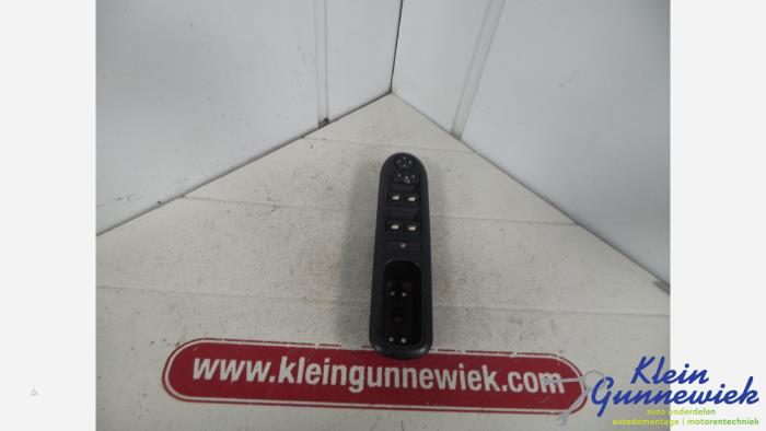 Usados Interruptor combinado de ventanillas Peugeot 407 Precio € 15,00 Norma de margen ofrecido por Klein Gunnewiek Autodemontage & Motorentechniek