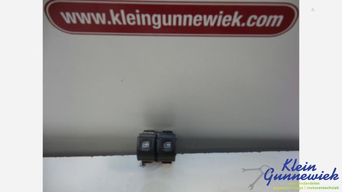 Usados Interruptor combinado de ventanillas Renault Captur Precio € 20,00 Norma de margen ofrecido por Klein Gunnewiek Autodemontage & Motorentechniek