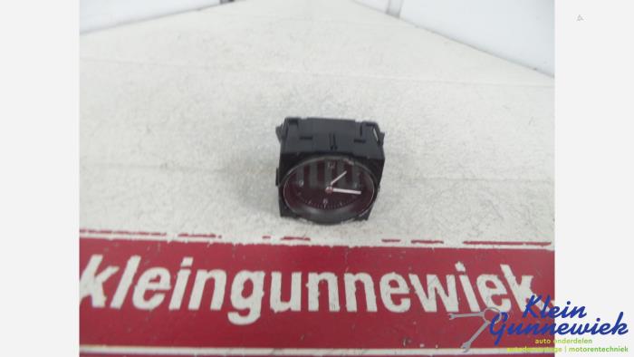 Begagnade Klocka Volkswagen Passat Pris € 26,00 Marginaltabell erbjuds av Klein Gunnewiek Autodemontage & Motorentechniek