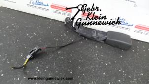 Usados Lengüeta de cinturón de seguridad izquierda detrás Renault Captur Precio de solicitud ofrecido por Gebr.Klein Gunnewiek Ho.BV