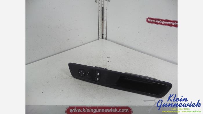 Używane Przelacznik combi okienny Peugeot Expert Cena € 20,00 Procedura marży oferowane przez Klein Gunnewiek Autodemontage & Motorentechniek