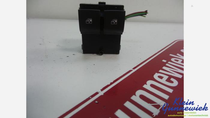 Usados Interruptor combinado de ventanillas Opel Adam Precio € 15,00 Norma de margen ofrecido por Klein Gunnewiek Autodemontage & Motorentechniek