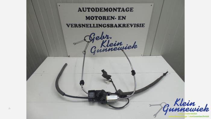 Używane Roleta lewa Audi A8 Cena € 35,00 Procedura marży oferowane przez Klein Gunnewiek Autodemontage & Motorentechniek