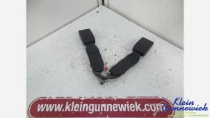 Usagé Attache ceinture arrière droite Dacia Duster Prix € 25,00 Règlement à la marge proposé par Klein Gunnewiek Autodemontage & Motorentechniek