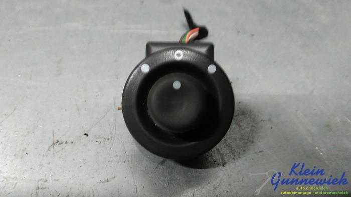 Usados Interruptor de retrovisor Renault Twingo Precio € 15,00 Norma de margen ofrecido por Klein Gunnewiek Autodemontage & Motorentechniek