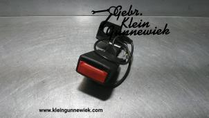 Używane Wtyk pasa bezpieczenstwa srodek tyl Opel Insignia Cena na żądanie oferowane przez Gebr.Klein Gunnewiek Ho.BV