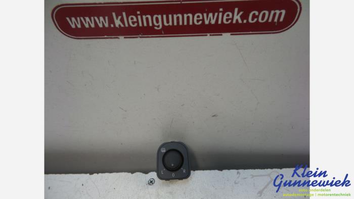 Używane Przelacznik lusterka Volkswagen Golf Cena € 15,00 Procedura marży oferowane przez Klein Gunnewiek Autodemontage & Motorentechniek