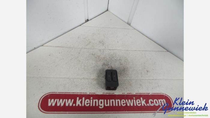Usados Interruptor combinado de ventanillas Opel Meriva Precio € 19,00 Norma de margen ofrecido por Klein Gunnewiek Autodemontage & Motorentechniek
