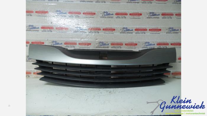 Używane Grill Renault Laguna Cena € 23,00 Procedura marży oferowane przez Klein Gunnewiek Autodemontage & Motorentechniek