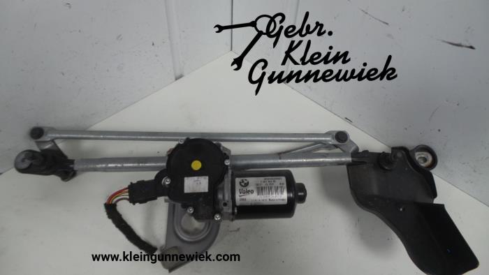 Front wiper motor from a BMW 4-Serie 2014
