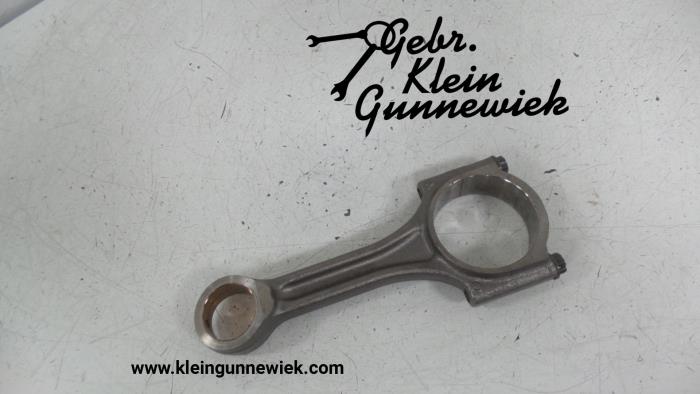 Connecting rod from a Peugeot 5008 2018
