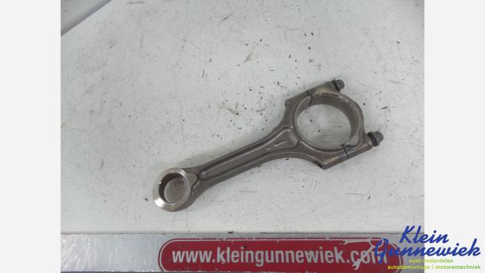 Używane Korbowód Volvo V70 Cena € 38,00 Procedura marży oferowane przez Klein Gunnewiek Autodemontage & Motorentechniek