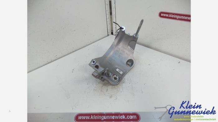 Usagé Support dynamo bas Audi A8 Prix € 20,00 Règlement à la marge proposé par Klein Gunnewiek Autodemontage & Motorentechniek