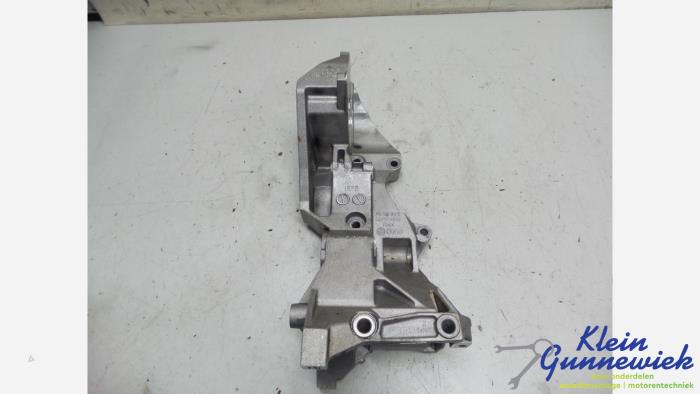 Usagé Support dynamo bas Audi A6 Prix € 64,00 Règlement à la marge proposé par Klein Gunnewiek Autodemontage & Motorentechniek
